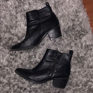 Black leather Steve Madden booties